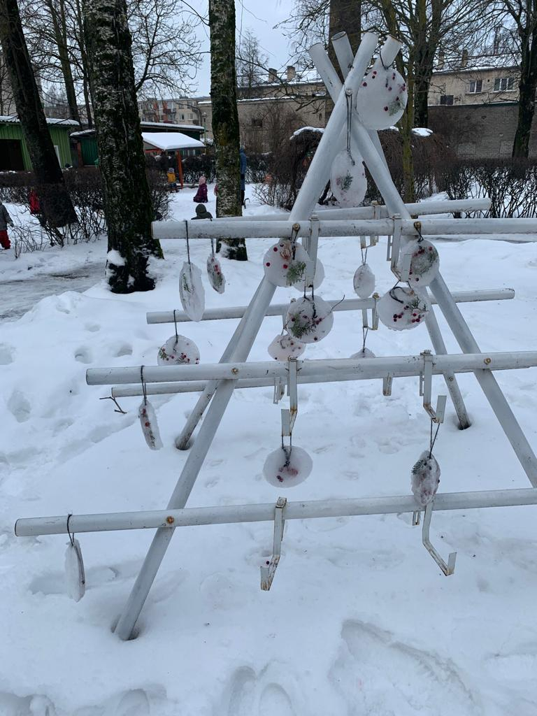 PPII "Varavīksne" "Mārīšu" grupas bērnu Ziemas mandalu izstāde. Svētki Ledus pilī turpinās!
